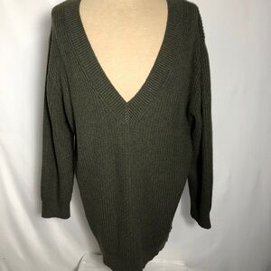 Womens Green Sweater. New with Tags. Size Large. Rickis.
